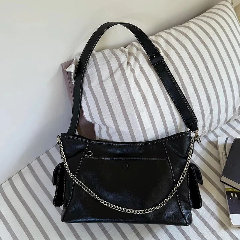 American Retro Oil Wax Leather Motorcycle Bag Women's Large Capacity Chain Crossbody Bag Autumn  Winter Fashionable Shoulder Bag