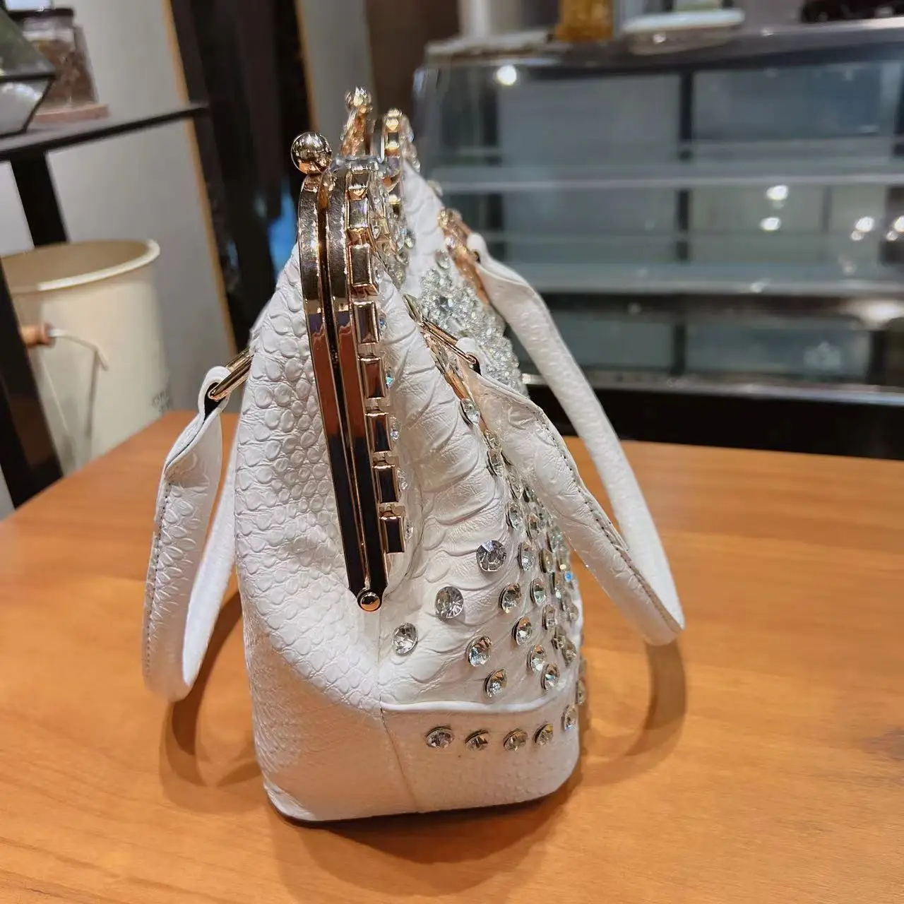 Cross-body Bucket Bag Female New Fashion High Sense Fashion Diamonds Inlaid Female Bag High-grade Handbag Single Shoulder Totes