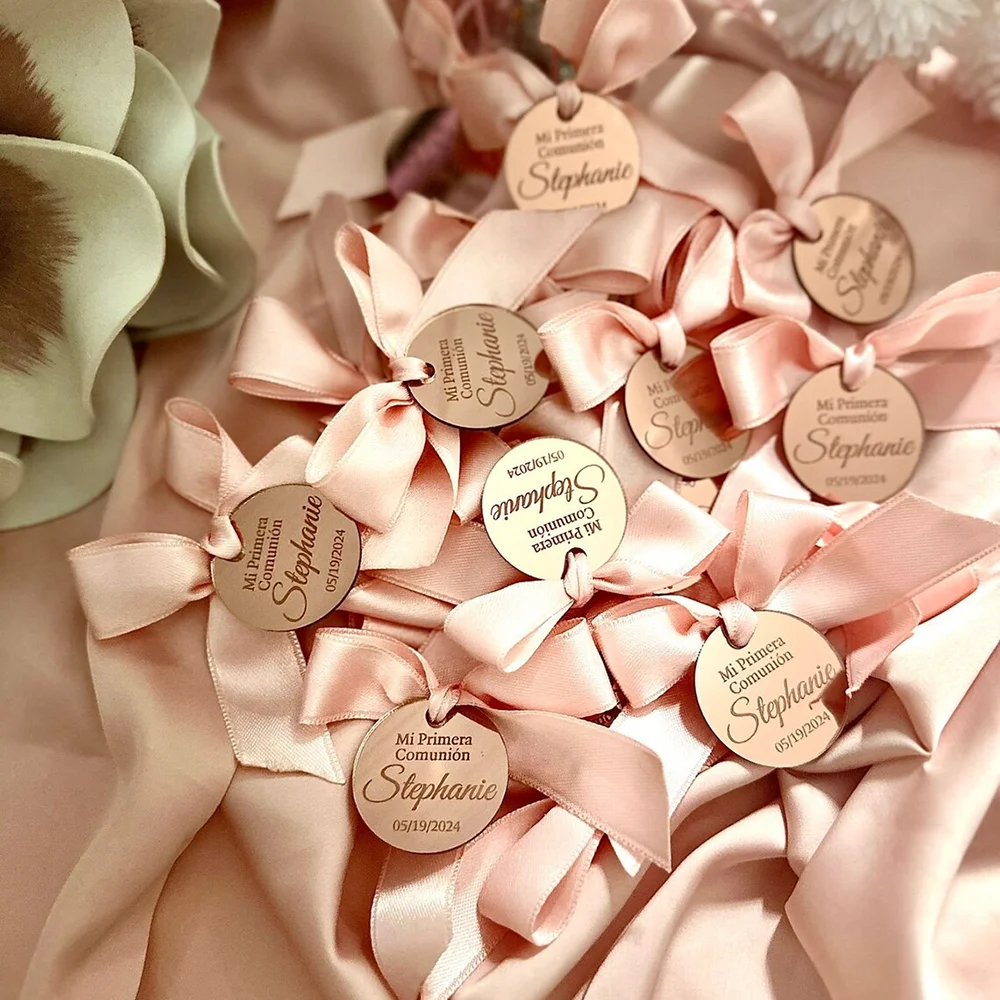 Spersonalizowana zawieszka z różowego złota na prezent z okazji chrztu dziecka, niestandardowa okrągła zawieszka z imieniem i nazwiskiem na baby shower Lustro z podziękowaniem lub kartą ustawienia imprezy — zdjęcie 5