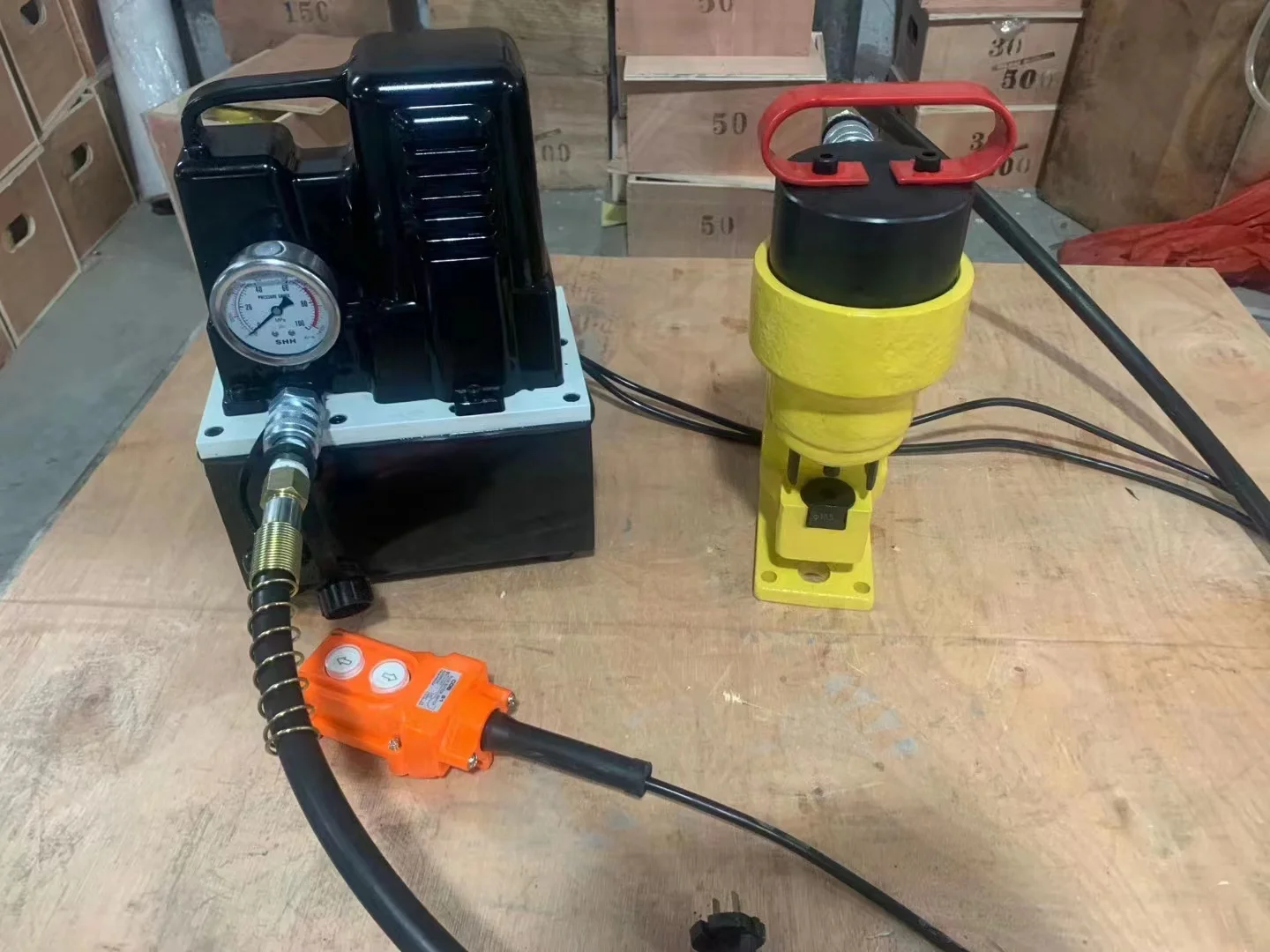

New Type Hydraulic Punching Tools With Molds Can Customizable Molds Size Bus Bar Punching Tools