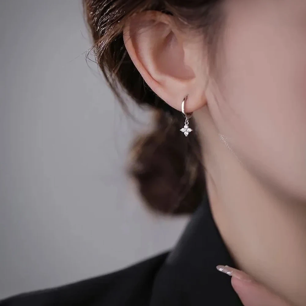 CANNER 1PC S925 Silver Snowflake Zircon Diamond-encrusted Earrings for Women Elegant Ear Piercing for Women  Fashion Jewelry