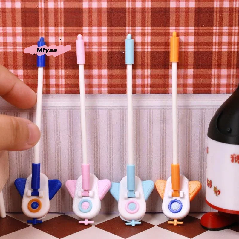 1 stks miniatuur poppenhuis stoffer simulatie modelvliegtuigen mop pop accessoires DIY decoratie voor creatieve speelsets