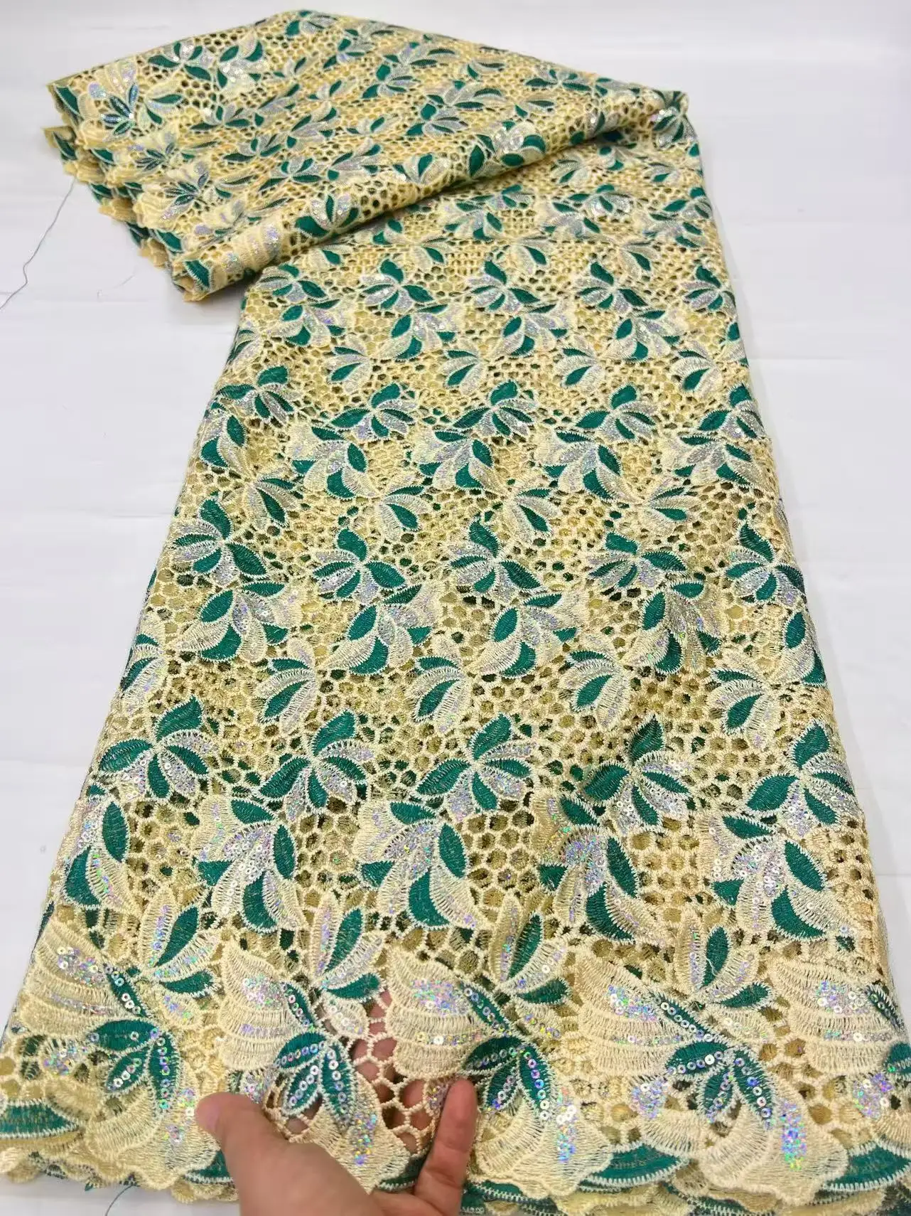 Embroidery Net Fabric - Afrykańska koronka z cekinami rozpuszczalnymi w