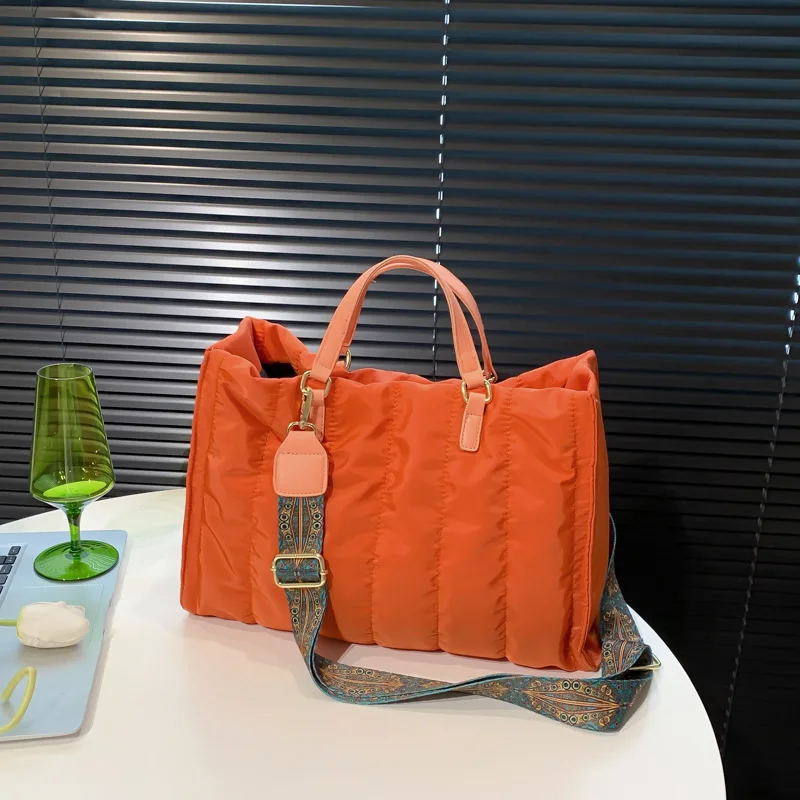 

New Large Capacity Bag for Women 2025 Autumn/Winter Fashion Commuter Shoulder Bag Versatile Handheld Tote Bag