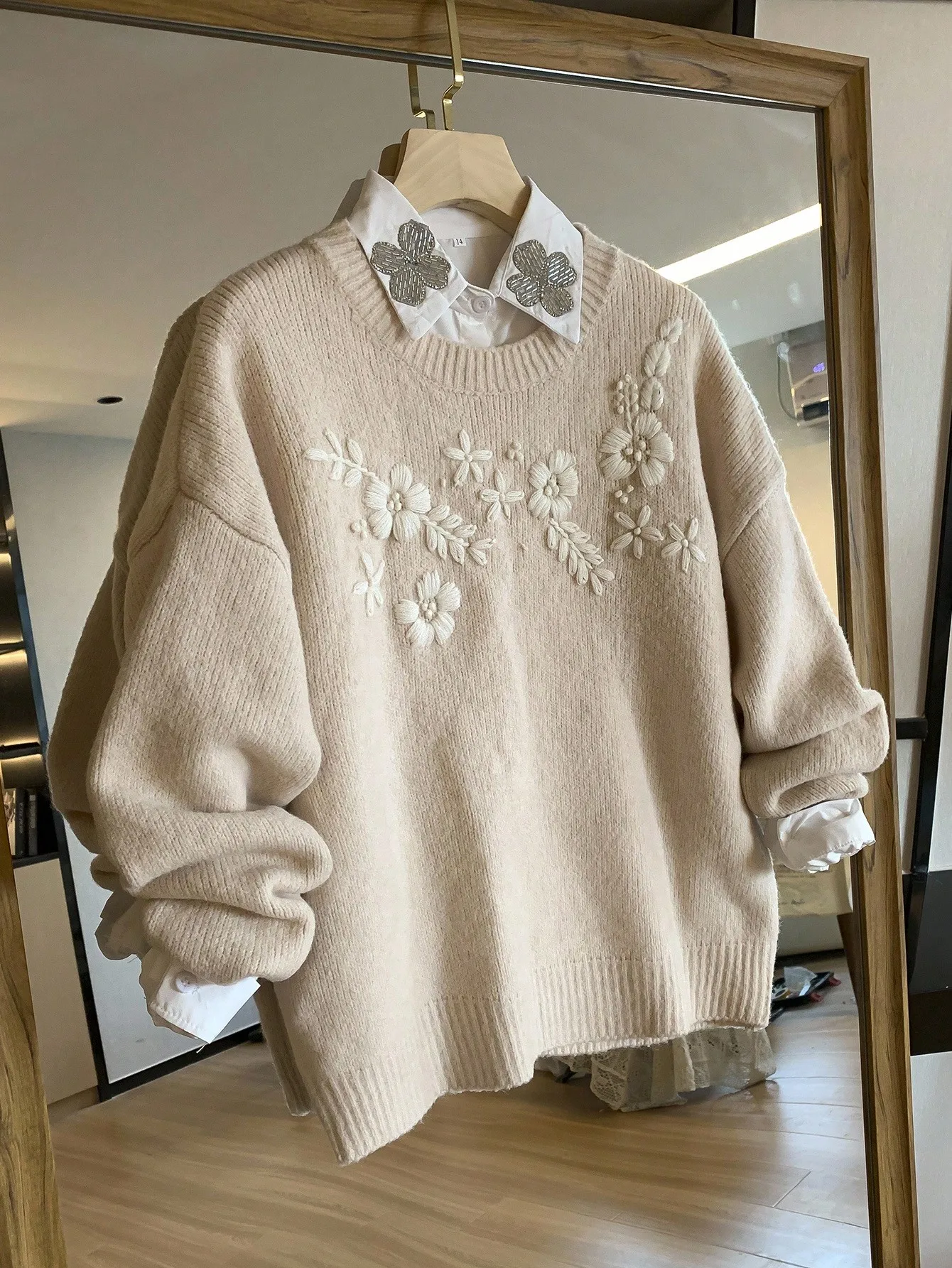 

Women's Vintage Floral Embroidered Crew Neck Sweater with Collar Detail, Loose Fit Long Sleeve Pullover