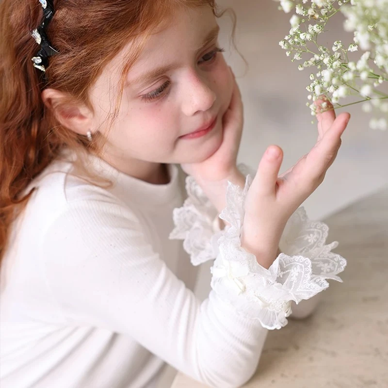 Girls' Long sleeved T-shirt 2026 Autumn Edition New Children's  Shining Bottom Coat Lace Casual Top