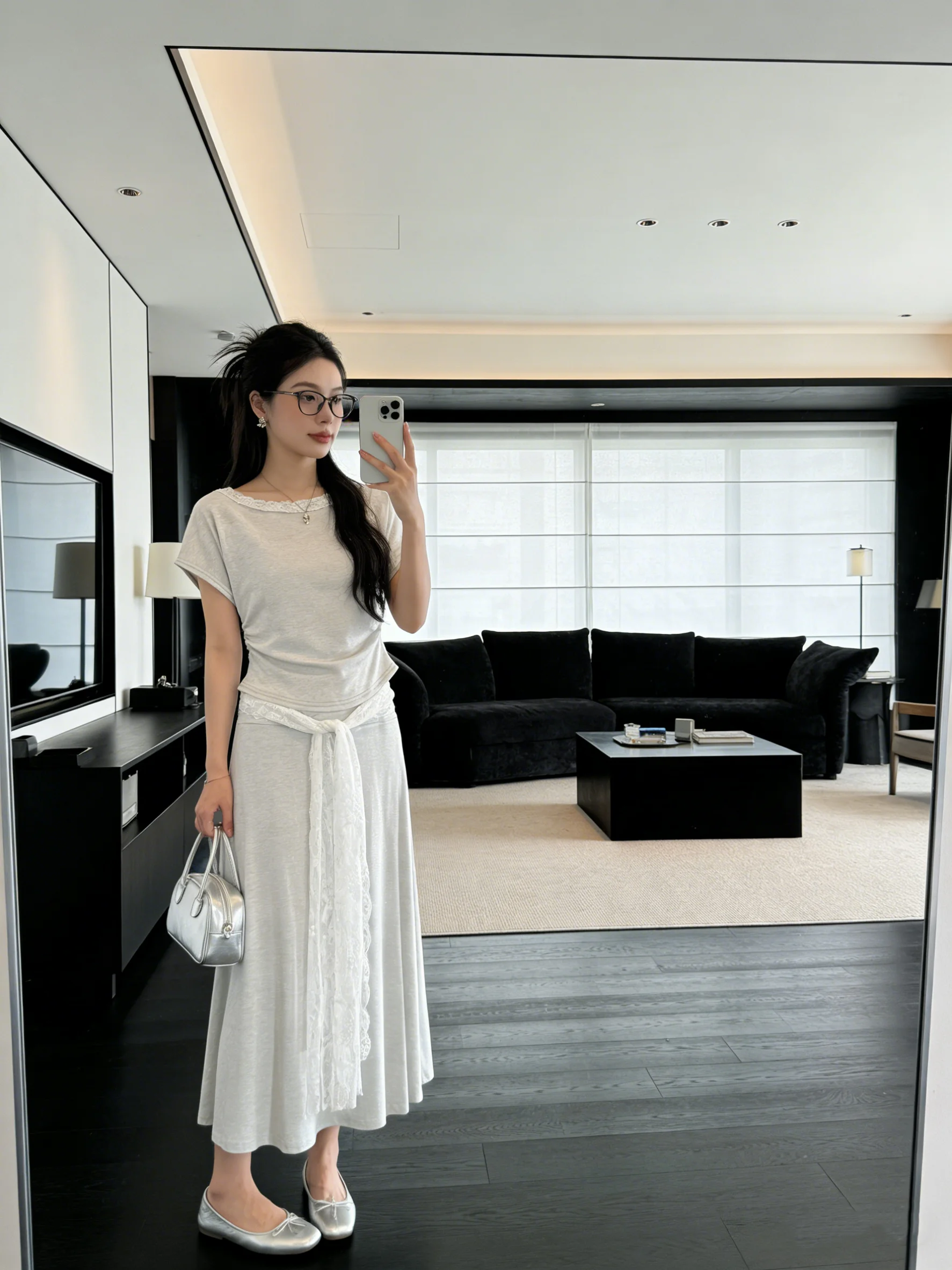 

Корейский стиль: комплект из двух предметов с топом с кружевными вставками и юбкой миди, летний, свободный крой, повседневный, дышащий, с коротким рукавом.