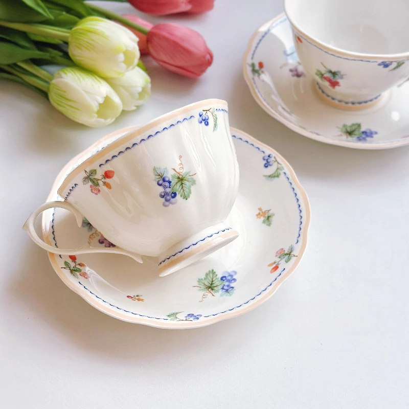 Винтажный набор чашек из костяного фарфора с блюдцем, элегантная фарфоровая чайная чашка, кофейная чашка для послеобеденного чая, черная чайная чашка, кухонная посуда для кофейни