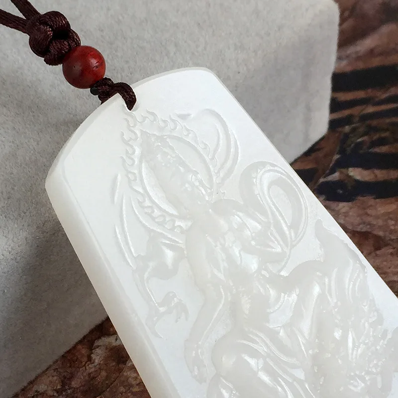 The New White Jade Natal Guanyin Pendant for Men and Women Is Transported To Ensure Safety.