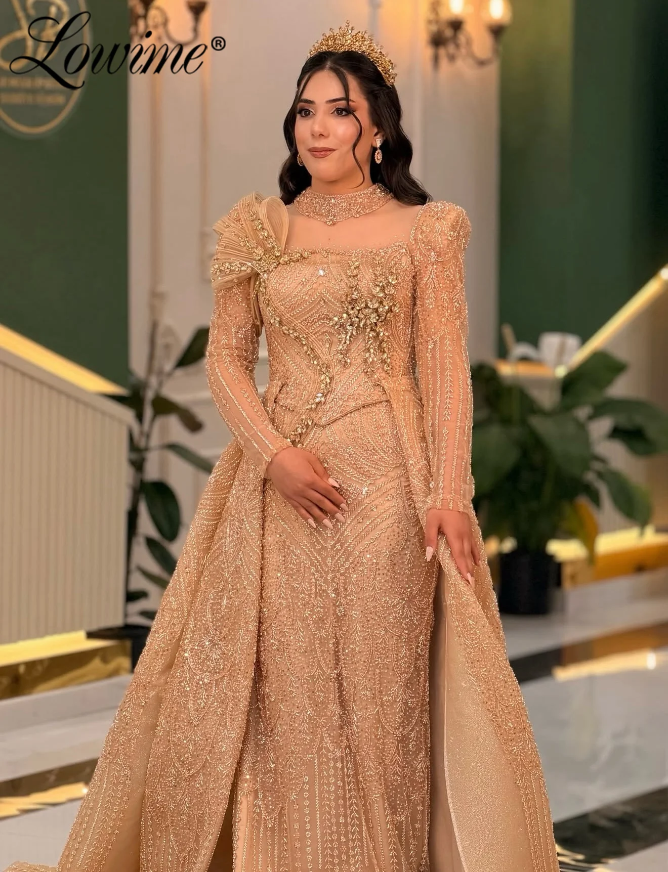 

2026 Customized Arabic Wedding Party Dresses with Detachable Train Glitter Beaded Long Sleeves Champagne Occasions Evening Gowns