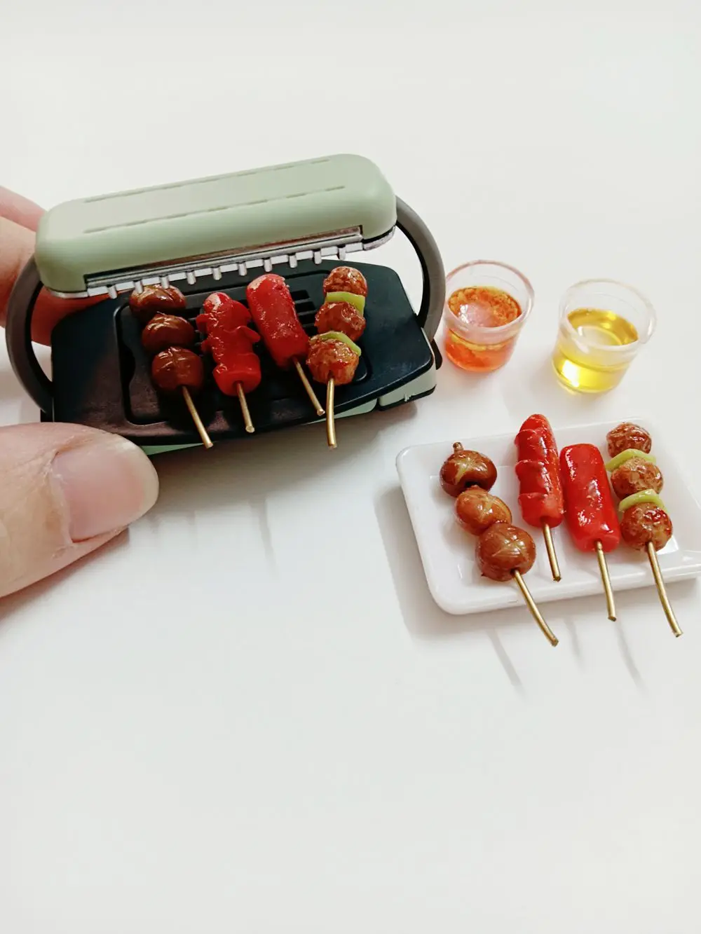 Nieuwe 1/6 Schaal Dollhouse Miniatuur Barbecue Roasters Mini Bbq Vlees Bal Worst Eten Voor Poppenhuis Keuken Spelen Speelgoed Accessoires