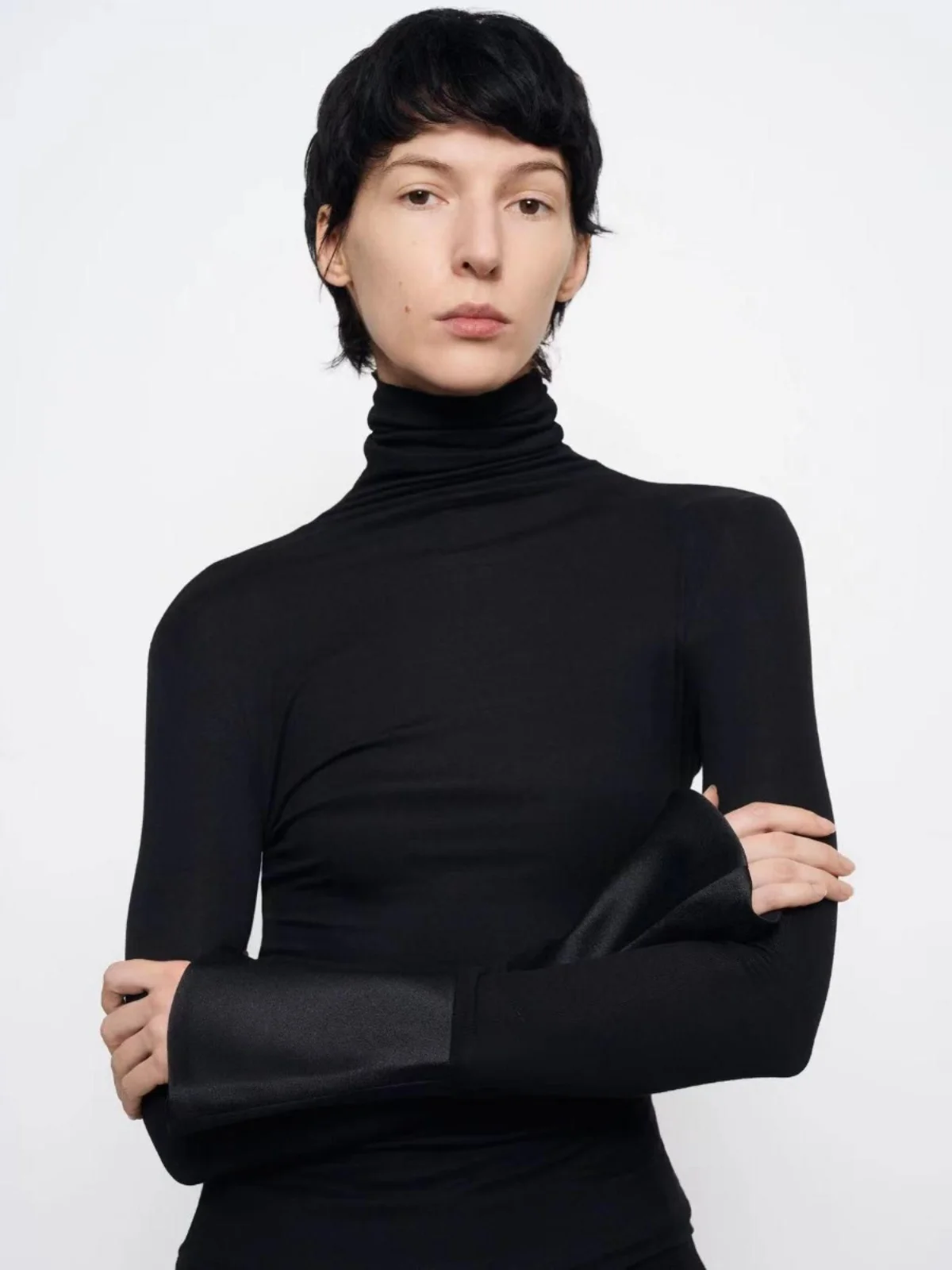 

Женская футболка Lespoir Pure Color Splice с длинными рукавами-колокол, эластичная, приятная к телу, базовая, с высоким воротом, стандартной длины