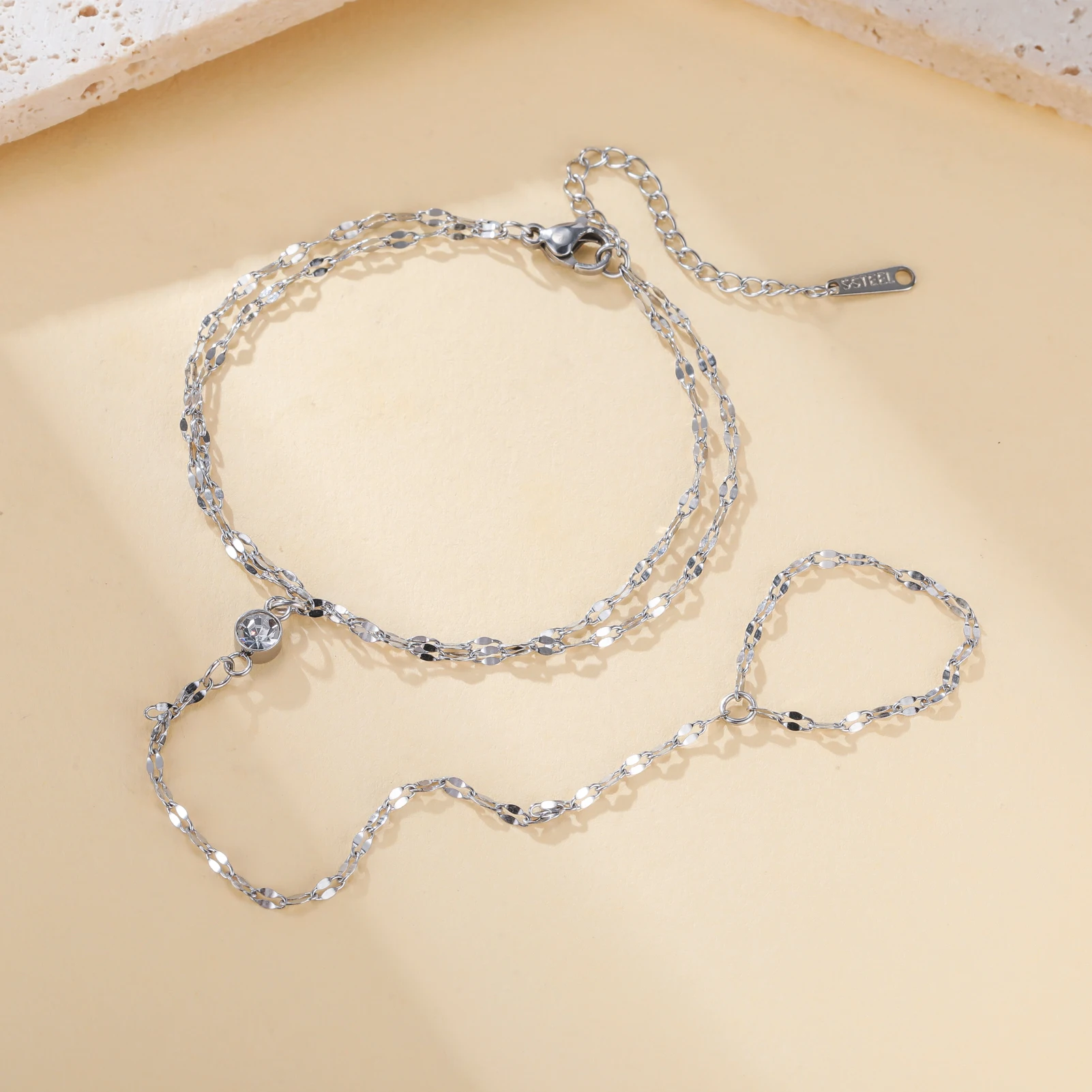 Glänzende Doppelschichtige Lippenketten-Fingerarmbänder für Frauen Edelstahl Klarer Zirkon Goldfarben Minimalistischer Schmuck Geschenk 2026