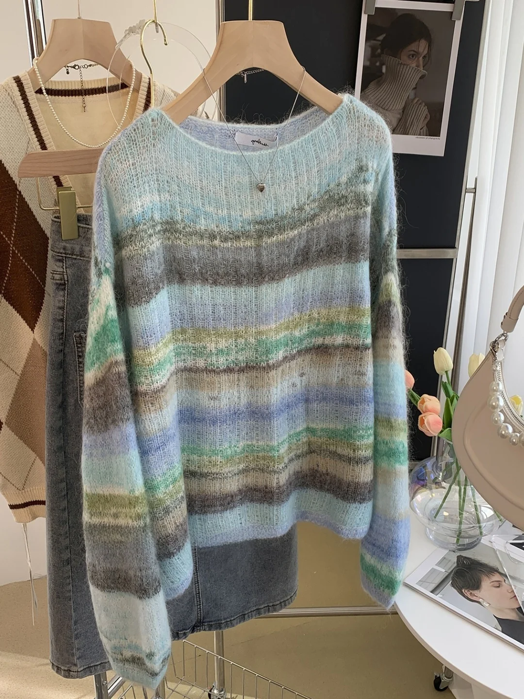 레이드바 레인보우 스트라이프 카메레 스웨터 여성용 초가을 2025 신상 루즈 얇은 오버헤드 니트 스트레이트 튜브형