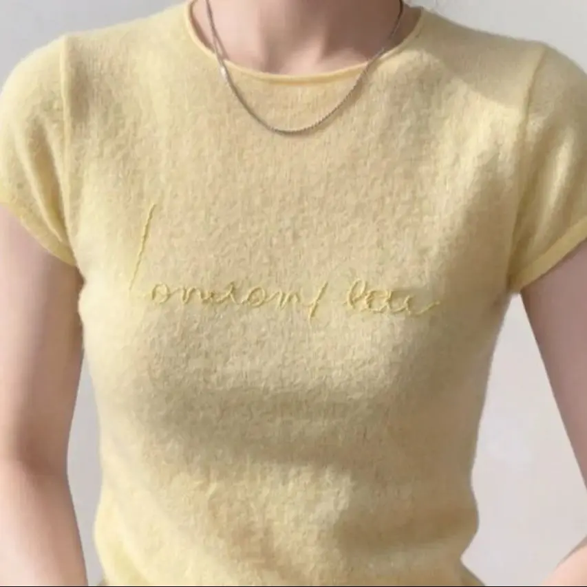 Immagine 7: T-shirt Estiva Donna 2026 Gialla con Ricamo a Lettere, Design Unico, Girocollo, Spalla Rilassata, Manica Corta, Top Elegante