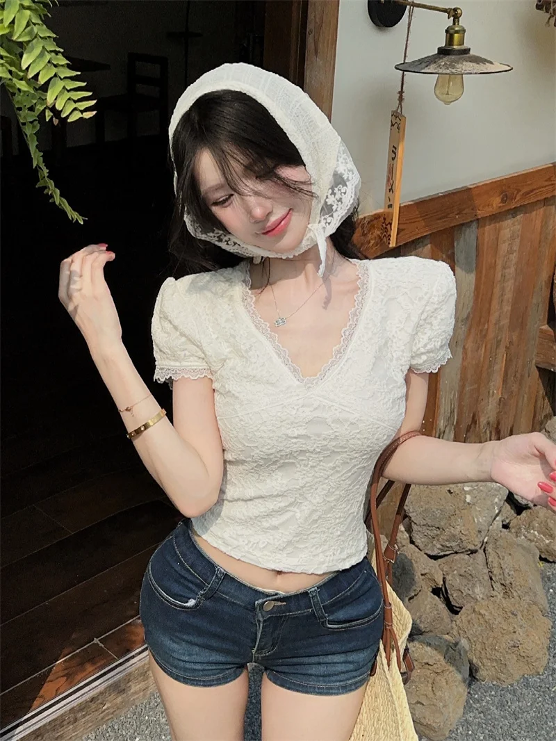 

Delicate Lace Hook Flower V-Neck Short Sleeve T-Shirt Women's Summer Fashionable Base Layer Shirt Top Waist-Cinching Regular ...