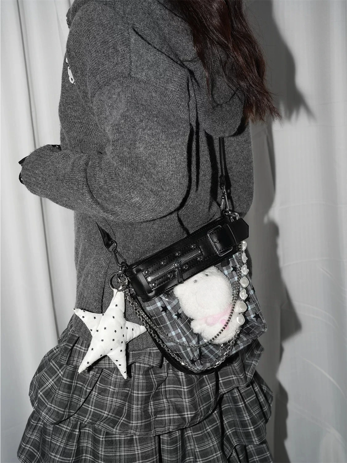 Jirai Kei Itabag Transparent Window Bucket Bag Punk Rivet Star Charm Crossbody Purse Y2K Harajuku Anime Display Shoulder Handbag