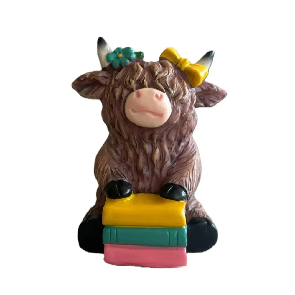 1PC Resin Highland Cow Decoration, Reading Cow Figurine Desk Decoration, Decorative Cow Statue, Home Desk Ornament