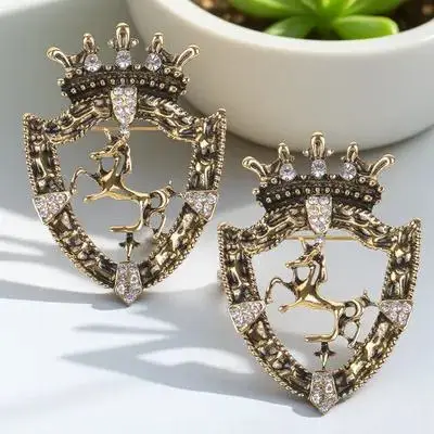 2 قطعة بروش التاج للرجال حجر الراين التلبيب دبوس سبائك الزنك درع الحصان شارة الملابس حلية حفل زفاف التبعي خمر #6