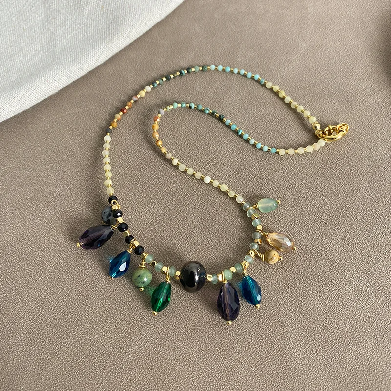 

Ethnic Natural Green Stone Necklace, Luxury Gold-Plated Copper Beaded Chain, Retro Boho Collarbone Jewelry for Women