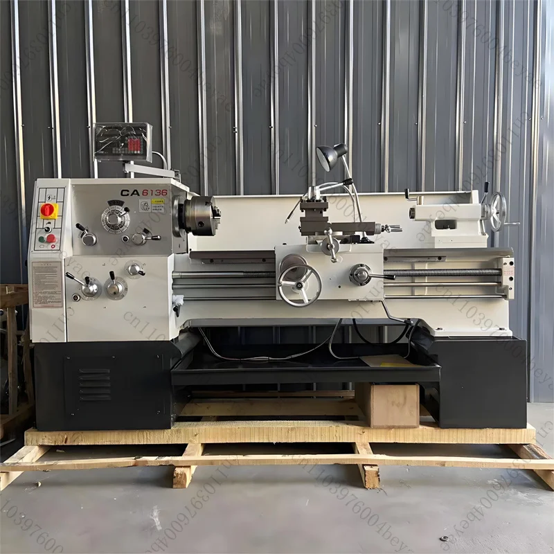 The four-station FANUC GSK CK6136 CNC lathe is equipped with a precision automatic tool post and a horizontal worktable.