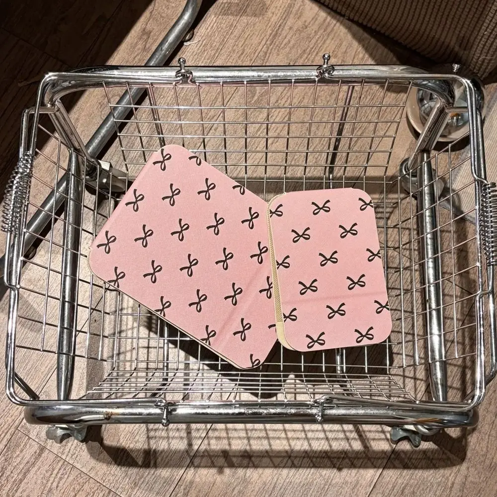 Pu-Leder-Desktop-Standspiegel, rosa Schleife, kompakter Kosmetikspiegel, Kosmetikspiegel, leicht, leicht zu tragen, zusammenklappbarer Make-up-Spiegel