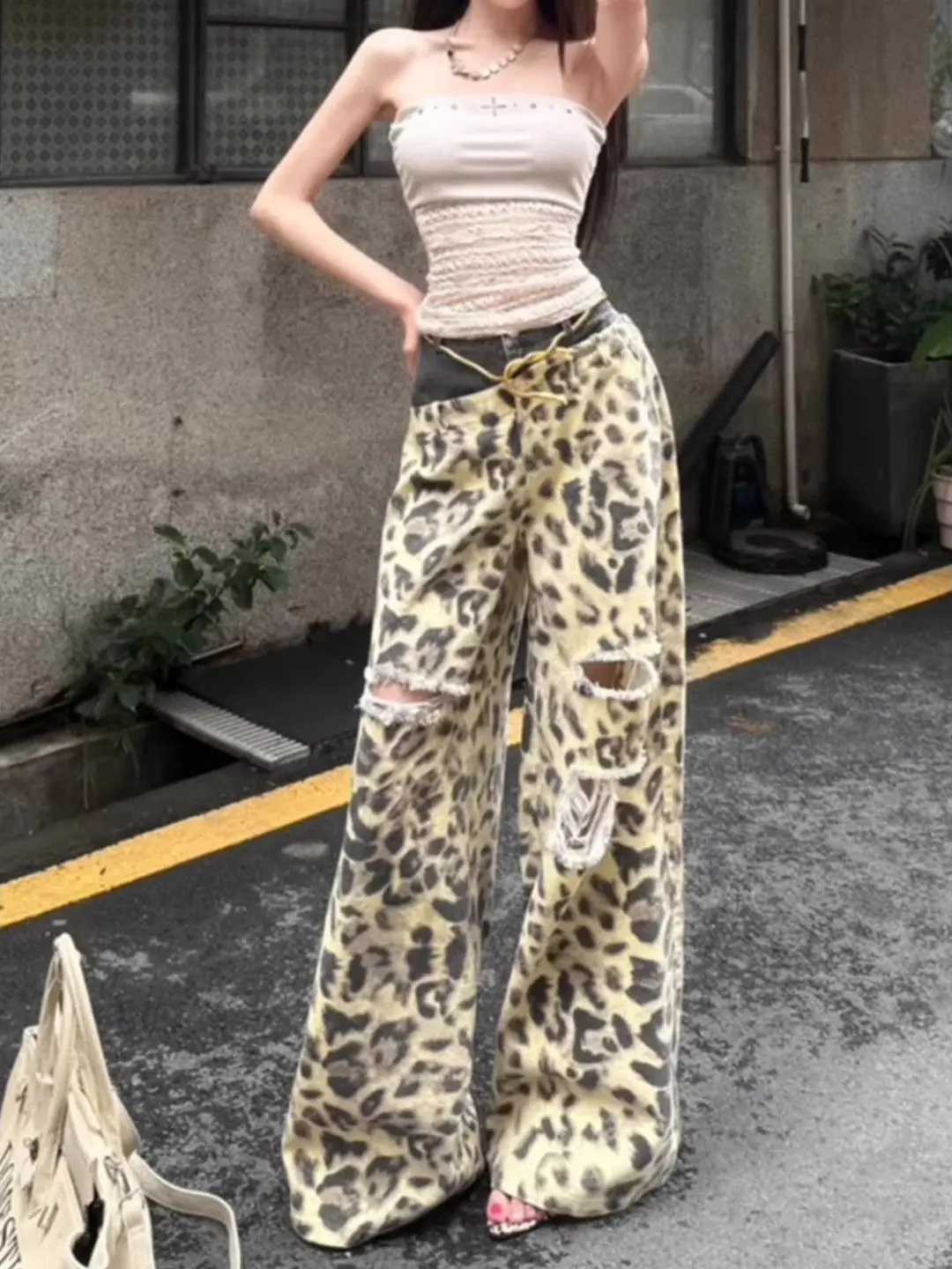2025年レトロ秋新作ダメージ加工ジーンズ レディース ルーズ レオパード柄 ワイドレッグ フロア丈パンツ