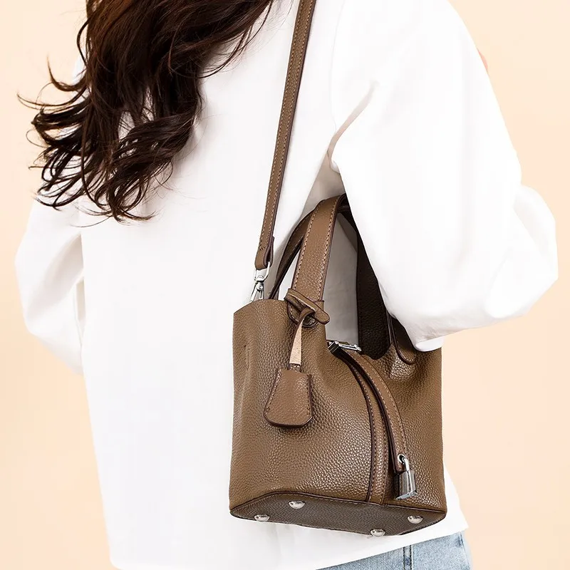 

Famous Designer Women Shoulder Bag Genuine Leather Handbag Elegant Crossbody Purse Classic Tote Messenger