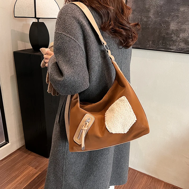 

Модная замшевая кожаная сумка-тоут для женщин, новая большая вместительная универсальная сумка через плечо для пожилых людей, пушистая сумка через плечо