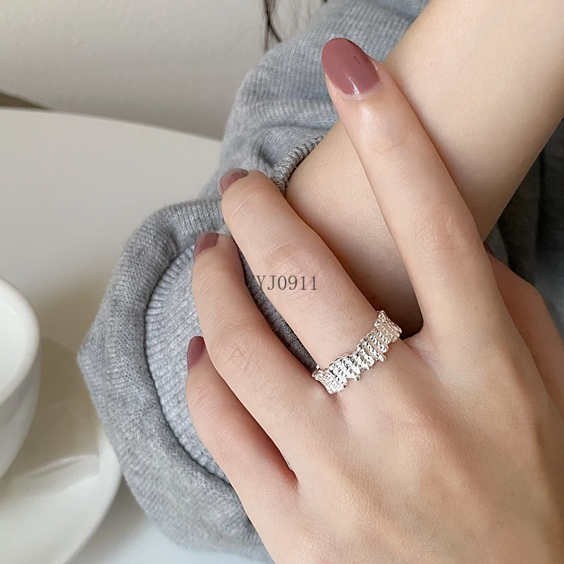 Sterling Silber schlichtes Design Textur unregelmäßiger Ring weiblicher kalter Windring