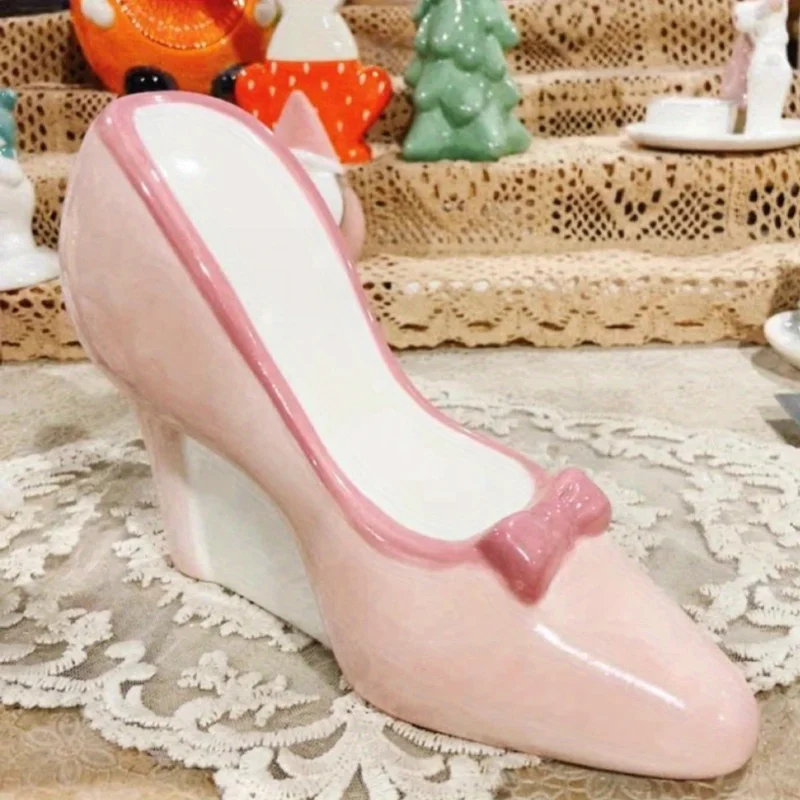 Pink high-heeled shoe piggy bank ornament,creative ceramic ornament,living room bedroom desktop decoration crafts,exquisite gift