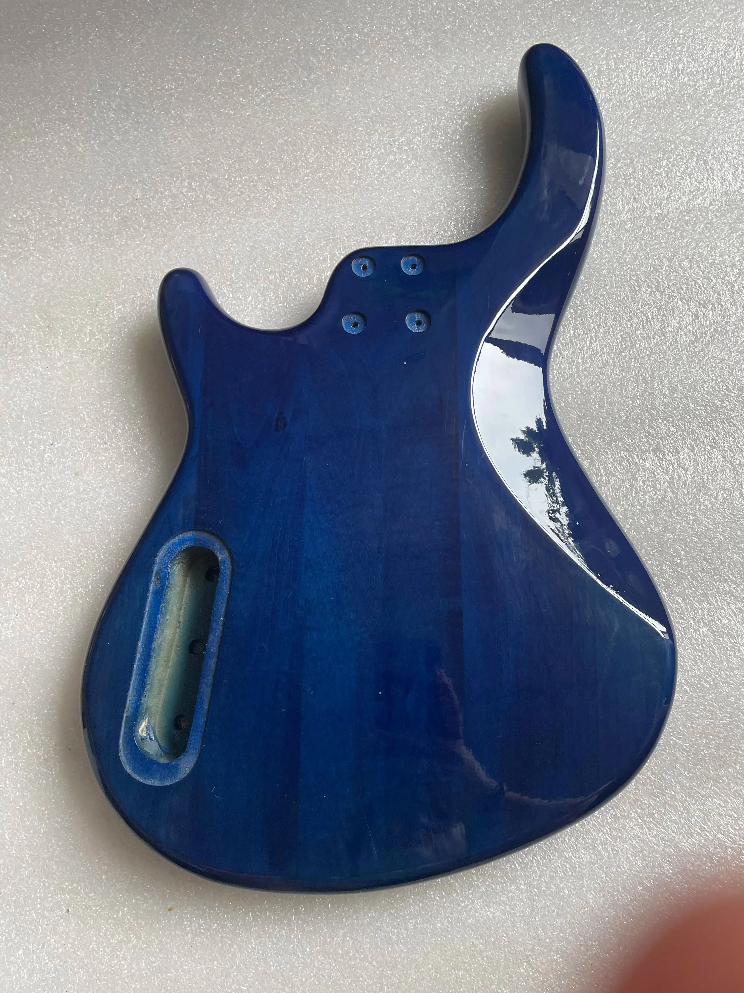 Stock Defective Gloss Finished Blank Electric Bass Guitar Body, 4 Strings Bassguitar Body , Desirable Gift for Guitar Diy Lovers