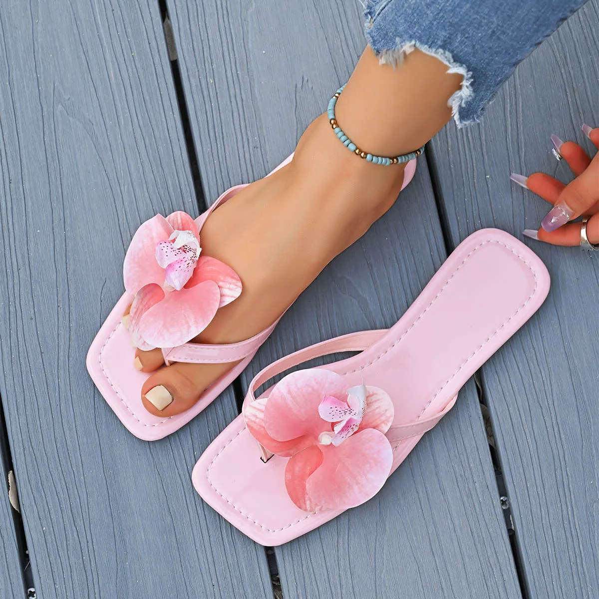 

Женские тапочки, летние шлепанцы, сандалии на плоской подошве с квадратным носком, уличные повседневные тапочки, женская модная обувь с цветами, женские шлепанцы