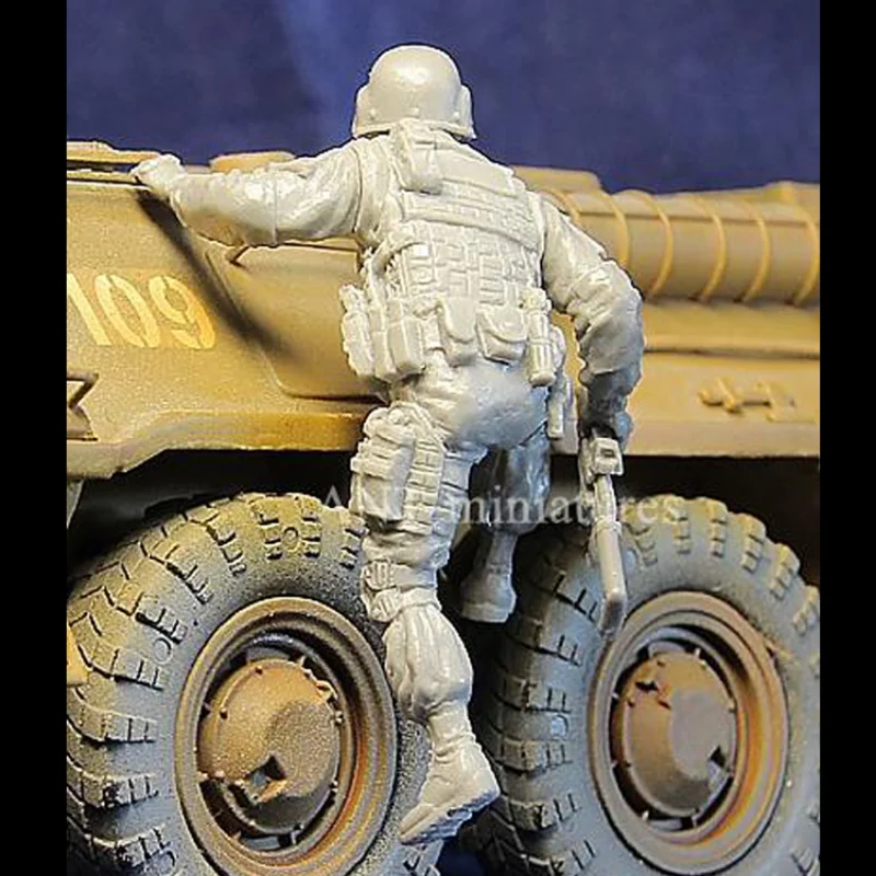 1/35 Resin Figure Soldier Model Kit FSB Special Forces Officer GK Miniature Unassembled and Unpainted DIY Toys