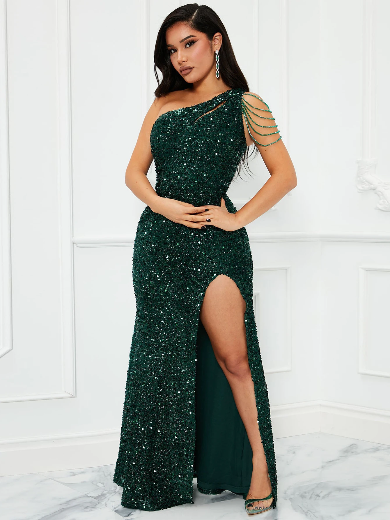 

Ladies' spring trendy dress with elegant temperament, sloping shoulder elegant slim fit sleeveless sequin slit long dress