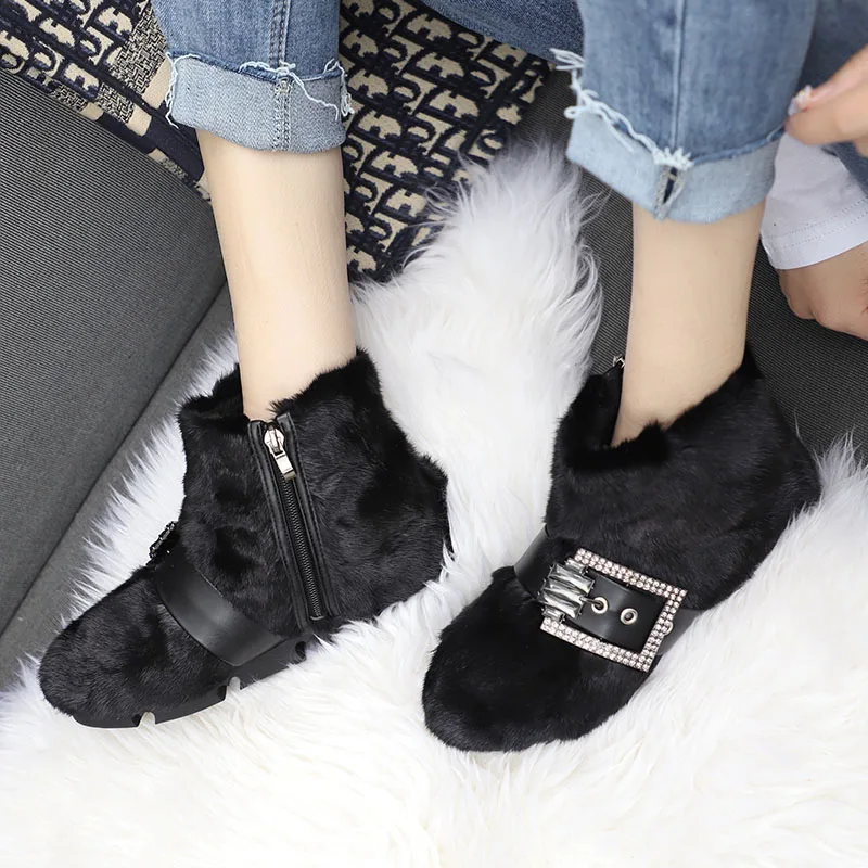 Stivaletti da donna con fibbia alla moda vera pelliccia di visone Winter Warm Botas Black Furry Snow Boot suola spessa Platform Creepers scarpe basse