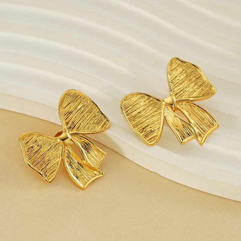 

New Gold-plated Trend Fashion Metal Wind Bow Stud Earrings Female Personality Niche Design Sense
