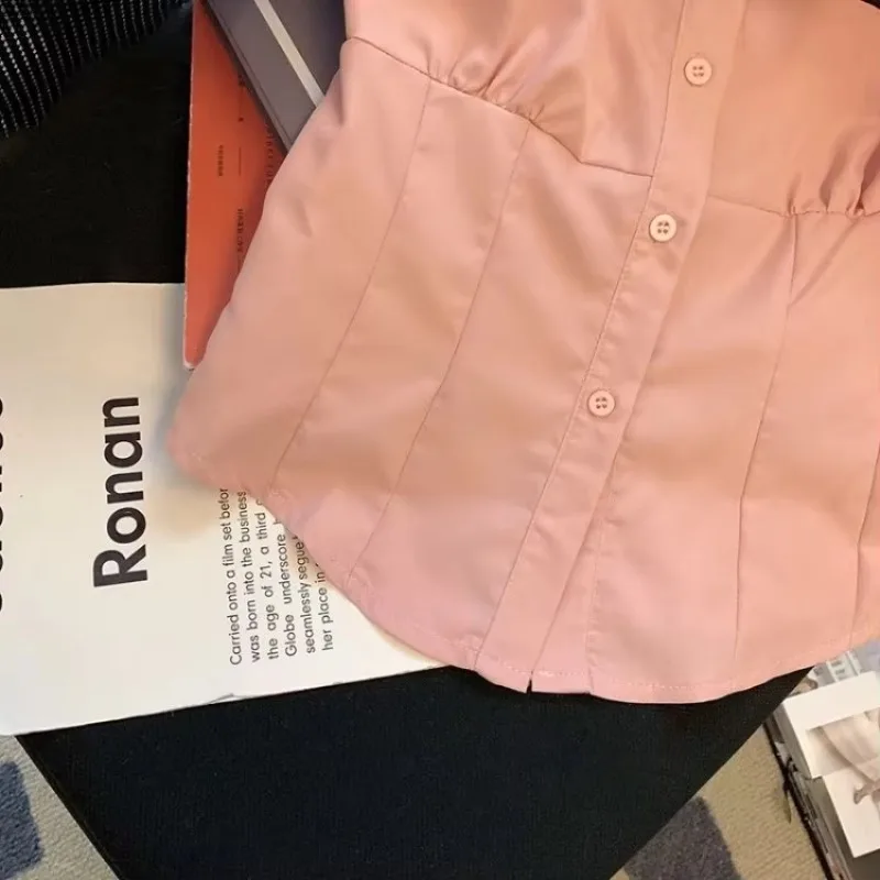 قمصان نسائية برقبة على شكل طية صدر السترة وردية حلوة Y2k بلوزات ذات خصر نحيف مكشكشة واحدة الصدر 2205 بلوزات صيفية جديدة بأكمام قصيرة