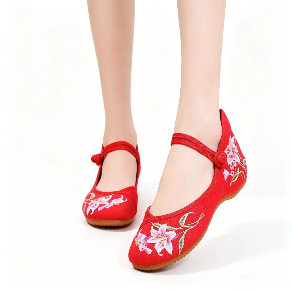 Vintage Chinese Flower Embroidered Shoes Ladies Hanfu Costume Flat Shoes Non-Slip Soft Sole Old Beijing Folk Cloth Shoes