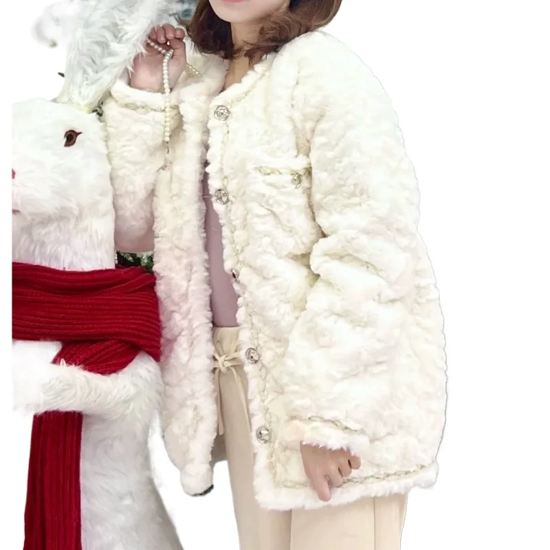 معطف فرنسي أبيض أنيق من الفرو الصناعي اجتماعي رائع نوبل فضفاض موضة شتاء دافئ رائع حلو يؤرخ ملابس خارجية للتنقل