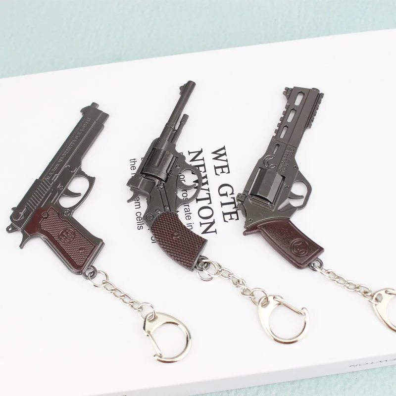 Game Revolver Model Gun P92 R45 R1895 Metal Keychains Anime Weapon Backpack Keychain Halloween Party Decor Collection Gifts