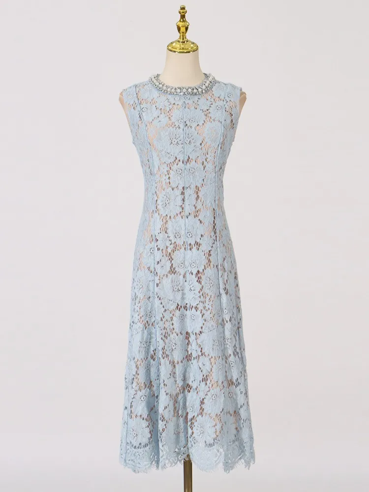 2025 Nuova moda estiva femminile pizzo scava fuori fiori abiti a metà polpaccio chic bordo perline o-collo slim fit elegante abito senza maniche