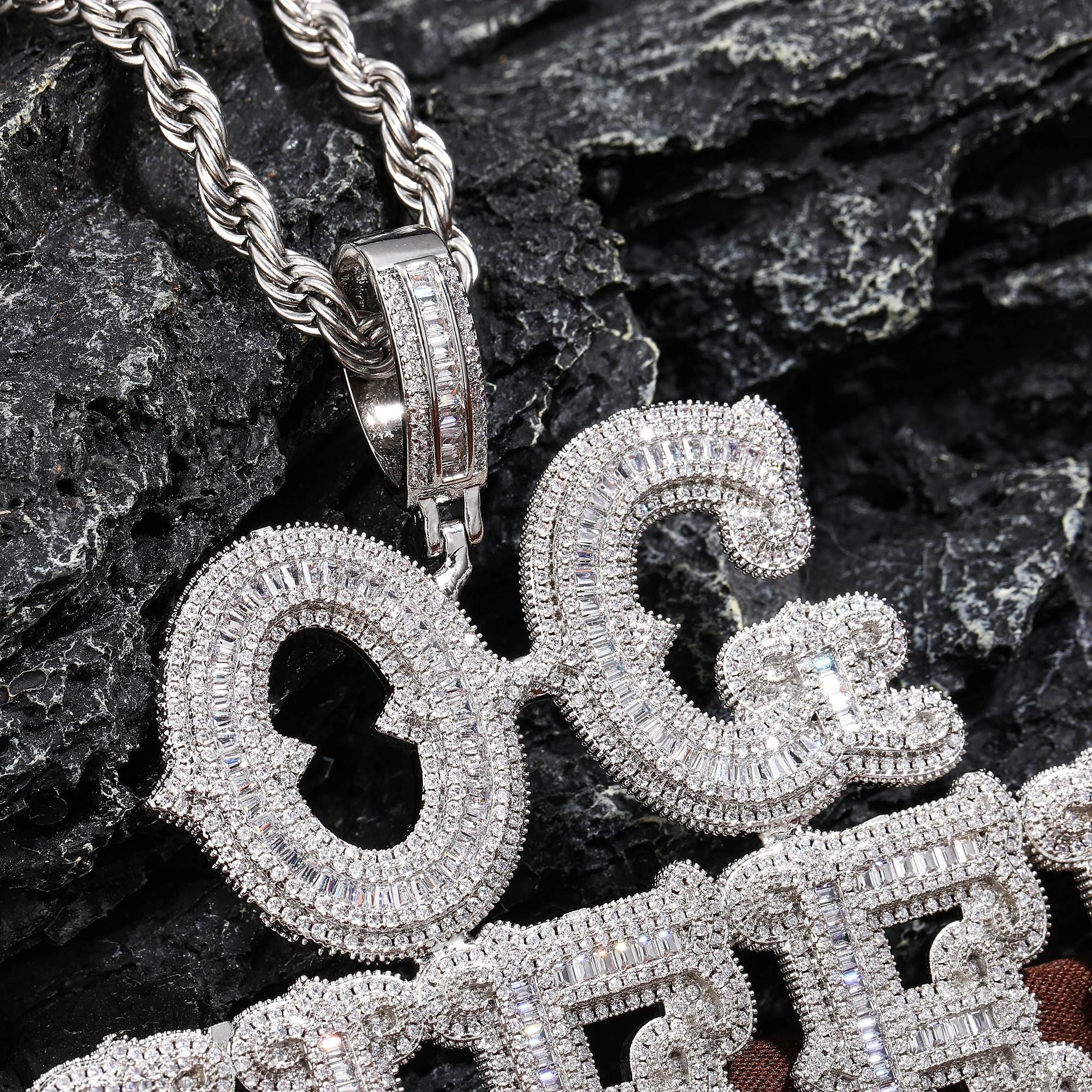 ICE CHARMI Customized Iced Out Hip Hop Letter Necklace Personalized Sparkling Name Charm Pendant Fashion Jewelry