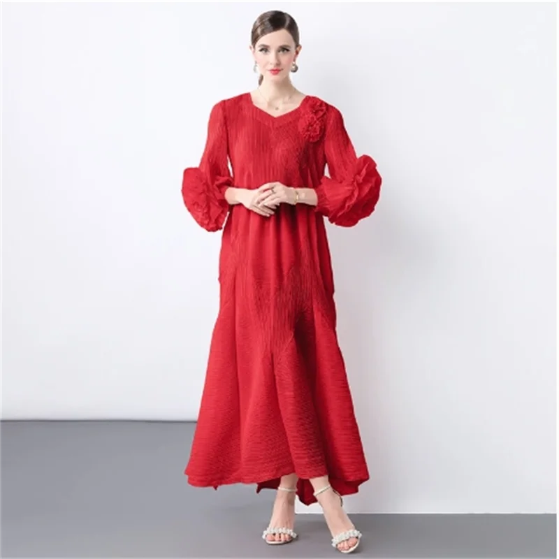 

Miyake Pleated Flower Bud Skirt Seaside Vacation Dress Round Neck Long Sleeve Hand-crank Embroidered Design French Dress