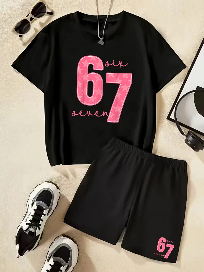 

Детский комплект с короткими рукавами и принтом Stars, Numbers 67 Six Seven - повседневный, модный, удобный комплект из футболки и шорт