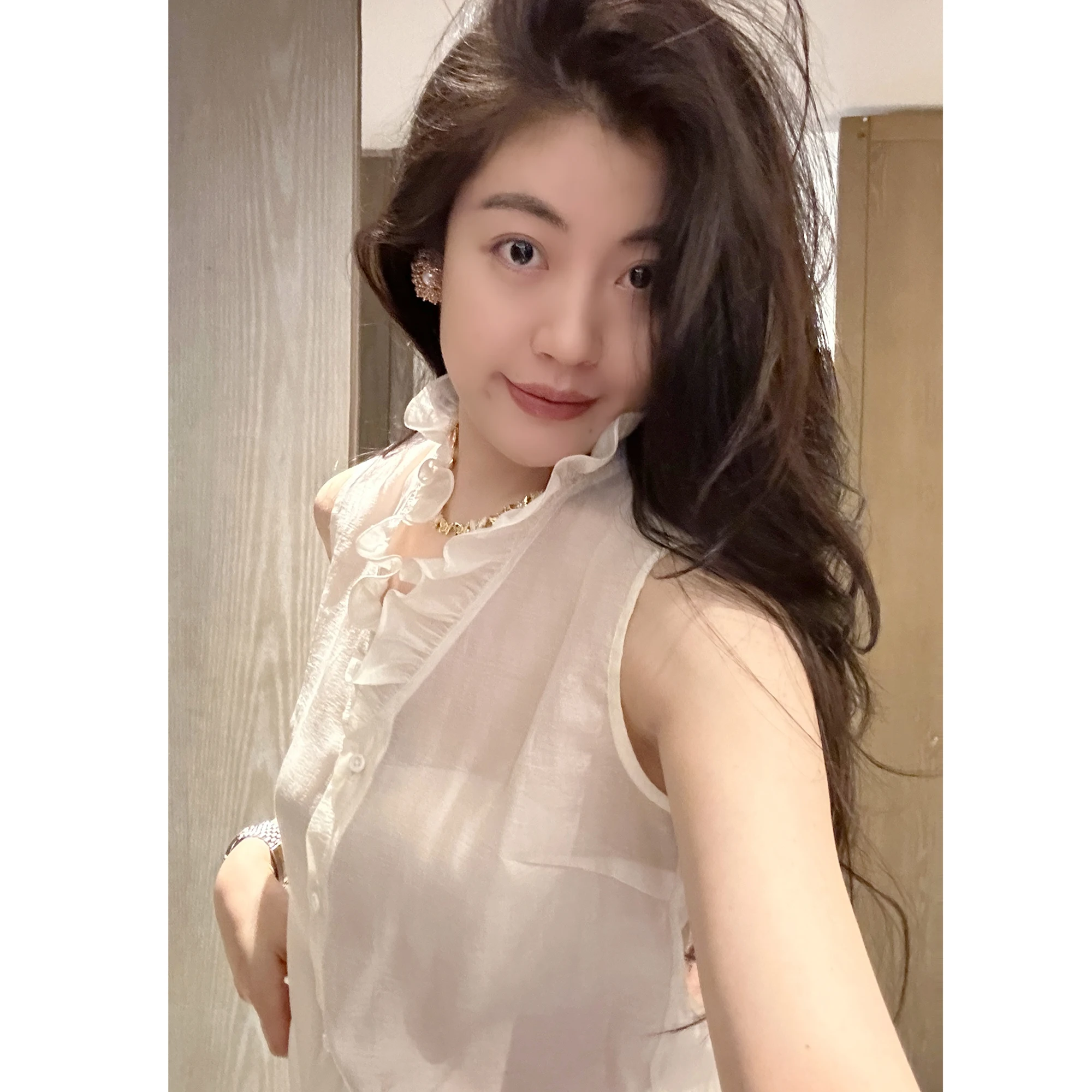 

NCOU Nie Kou Winter 2025 Design Sensation Wood ain Ruffle V Ne See tough Lyocell Inner Wear Tank Top Overlap irt