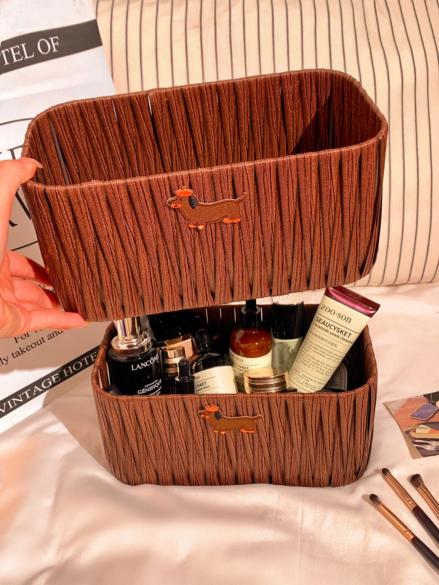 

Cute Little Dog Wier Weave Storage Box Desktop Cosmetic Mask Miscellaneous Items Basket Living Room Storage elf