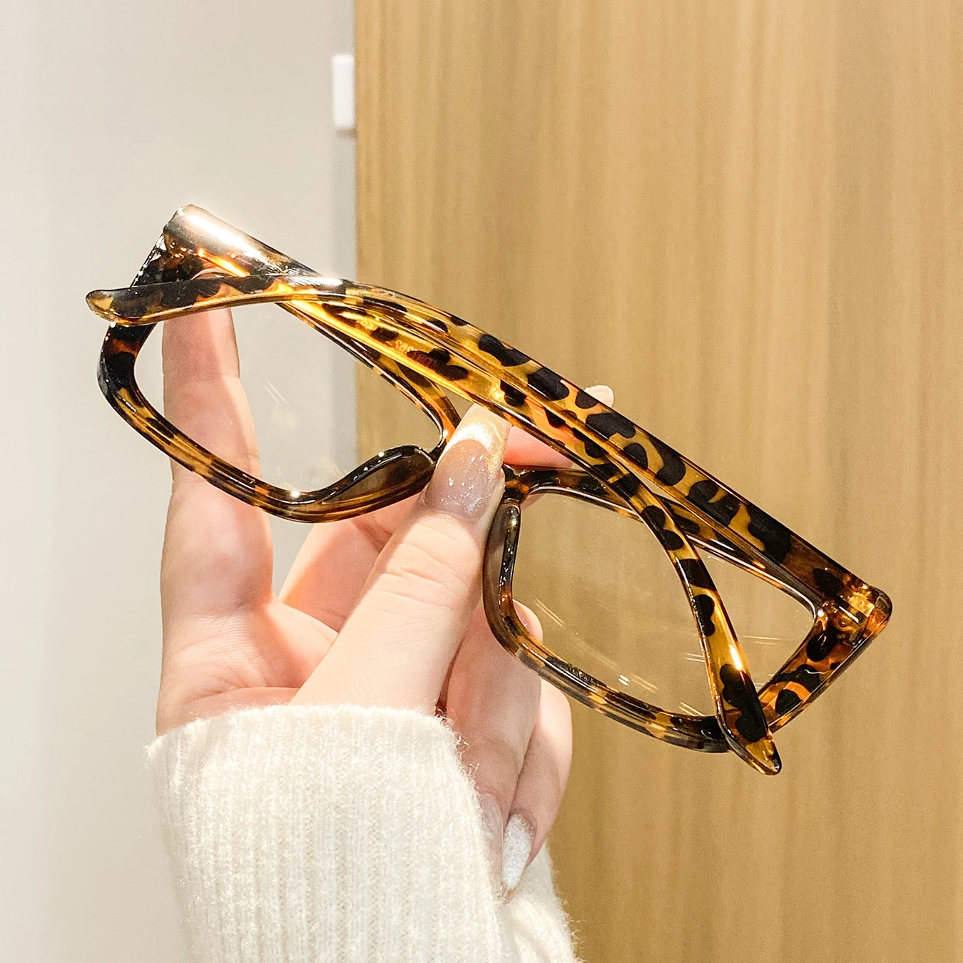 1 Pair of Women's Color-Blocked Cat-Eye Rectangular Frame Decorative Glasses, Stylish and Elegant, Casual and Fashionable, Make the Face Look Smaller, Suitable for Daily Commuting, Leisure, Shopping, and Friends' Gathe