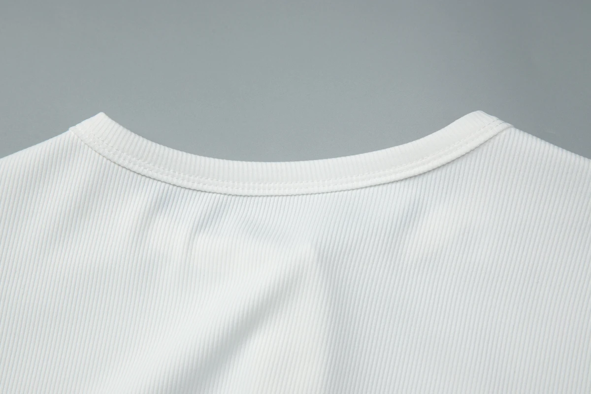 Hugcitar Fashion Solid O Neck Short Sleeve Buttons Sexy Slim Crop T-Shirt Top Summer Casual Women Clothes Streetwear Party