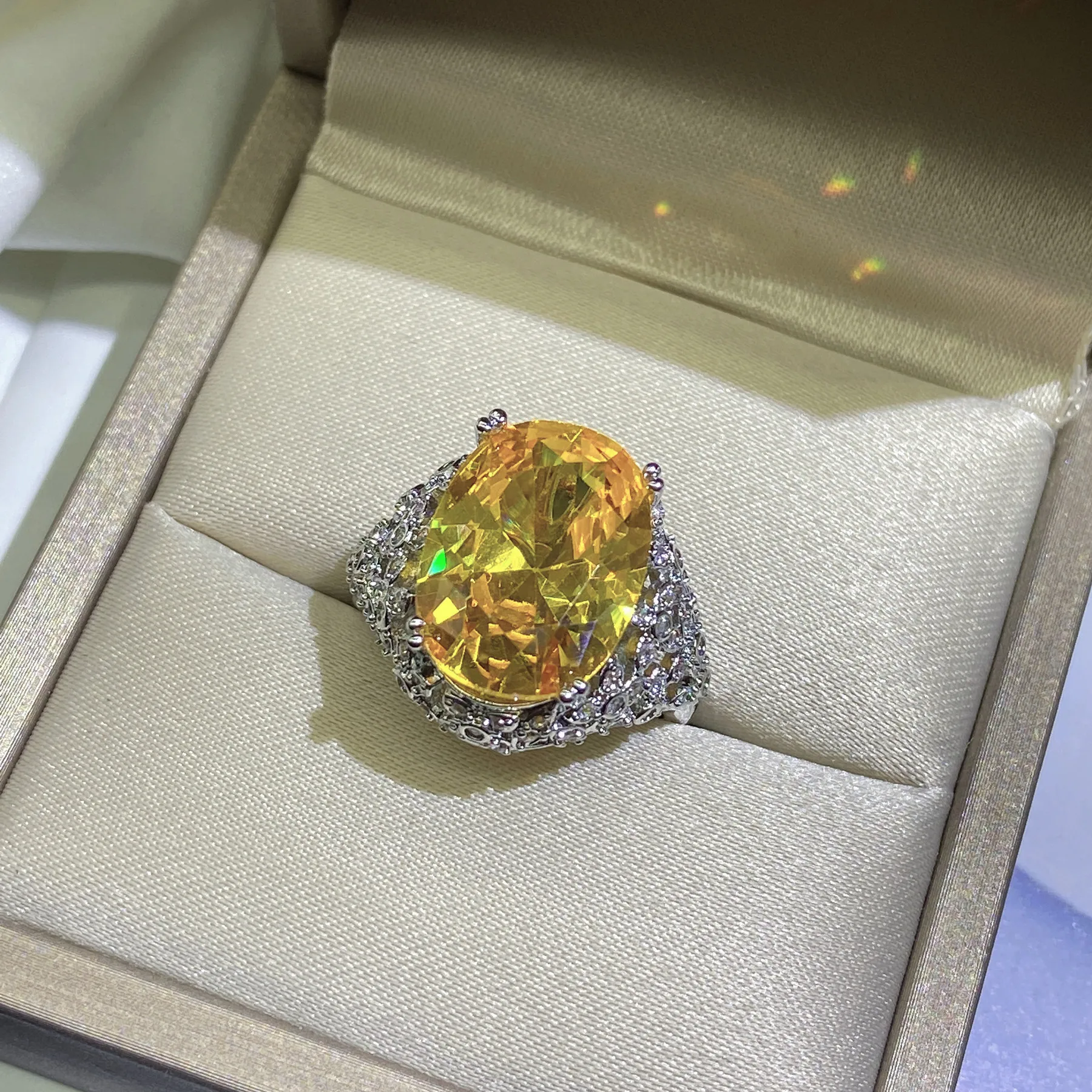 DIY accessories Douyin Kuaishou live broadcast new high-carbon diamond ring, European and American luxury atmosphere slightly in